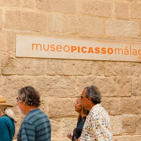 In The Historic Center Of Malaga, Very Close To The And The Ave Train Station, With Private Parking 公寓 马拉加