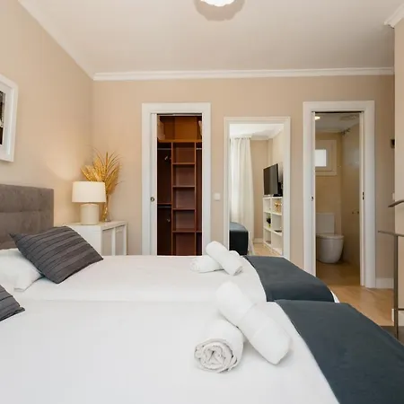 In The Historic Center Of Malaga, Very Close To The And The Ave Train Station, With Private Parking 公寓 *