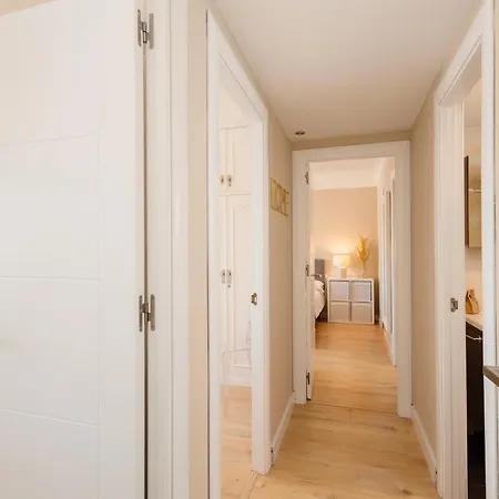 Apartament In The Historic Center Of Malaga, Very Close To The And The Ave Train Station, With Private Parking *