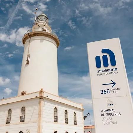 Apartament In The Historic Center Of Malaga, Very Close To The And The Ave Train Station, With Private Parking