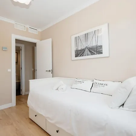 Apartament In The Historic Center Of Malaga, Very Close To The And The Ave Train Station, With Private Parking *