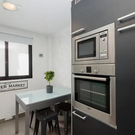 In The Historic Center Of Malaga, Very Close To The And The Ave Train Station, With Private Parking Apartament