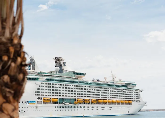 In The Historic Center Of Malaga, Very Close To The And The Ave Train Station מאלגה