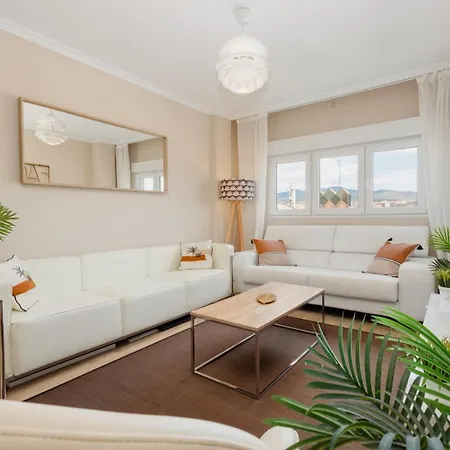 In The Historic Center Of Malaga, Very Close To The And The Ave Train Station Apartamento